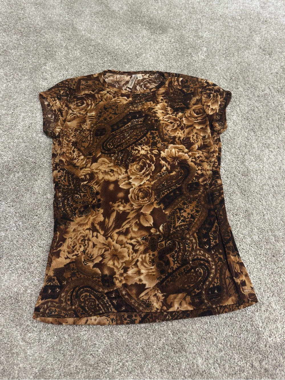 00s Roses y2K grunge Susan Lawrence Brown Paisley & Floral Short Sleeve Tee
